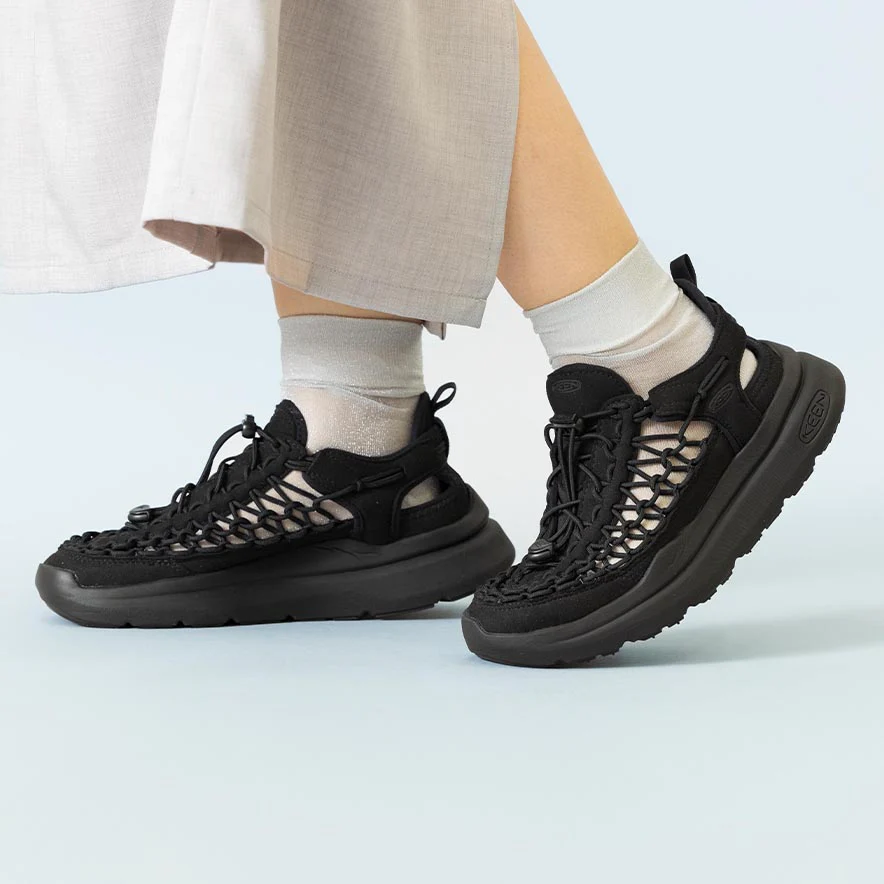 KEEN キーン スニーカー ウィメンズ アウトドアシューズ サンダル UNEEK WK ユニーク ダブルケー Black/Black 25.0cm 1030269 MM1 【送料無料 北海道/沖縄/離島を除く】 Black/Black 25.0cm