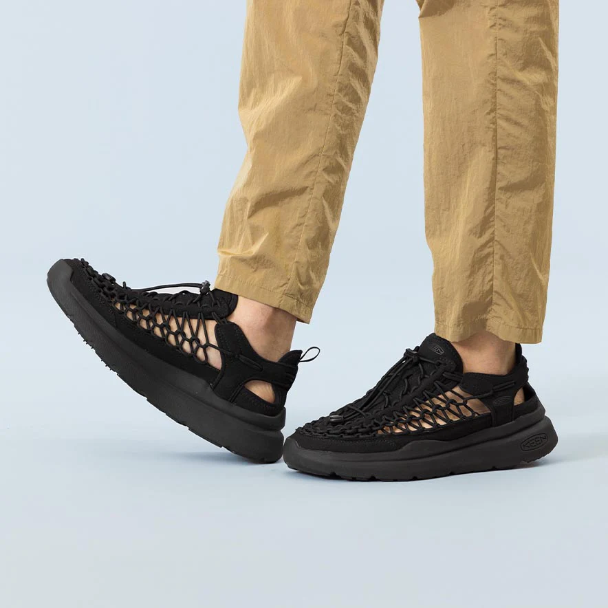 KEEN キーン スニーカー メンズ アウトドアシューズ サンダル UNEEK WK ユニーク ダブルケー Black/Black 28.0cm 1030271 MM1 【送料無料 北海道/沖縄/離島を除く】 Black/Black 28.0cm
