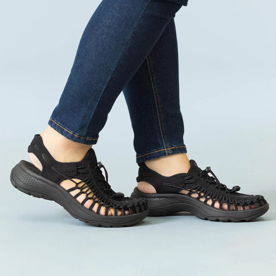 KEEN UNEEK ASTORIA キーン ユニーク アストリア Black/Black 26.0cm 1027292 スニーカー レディース 0195208151149【送料無料 北海道/沖縄/離島を除く】 Black/Black 26.0cm