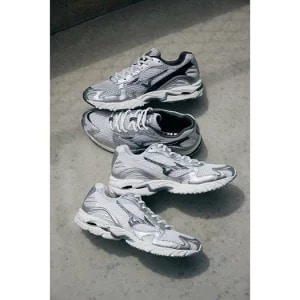 ミズノ MIZUNO WAVE RIDER 10 06:ホワイト×チャコール×シルバー 23.0cm～25.0㎝  D1GA261D06 4582767791347 レディース スニーカー スポーツスタイル  【送料無料 北海道/沖縄/離島を除く】 06:ホワイト×チャコール×シルバー 23.0cm