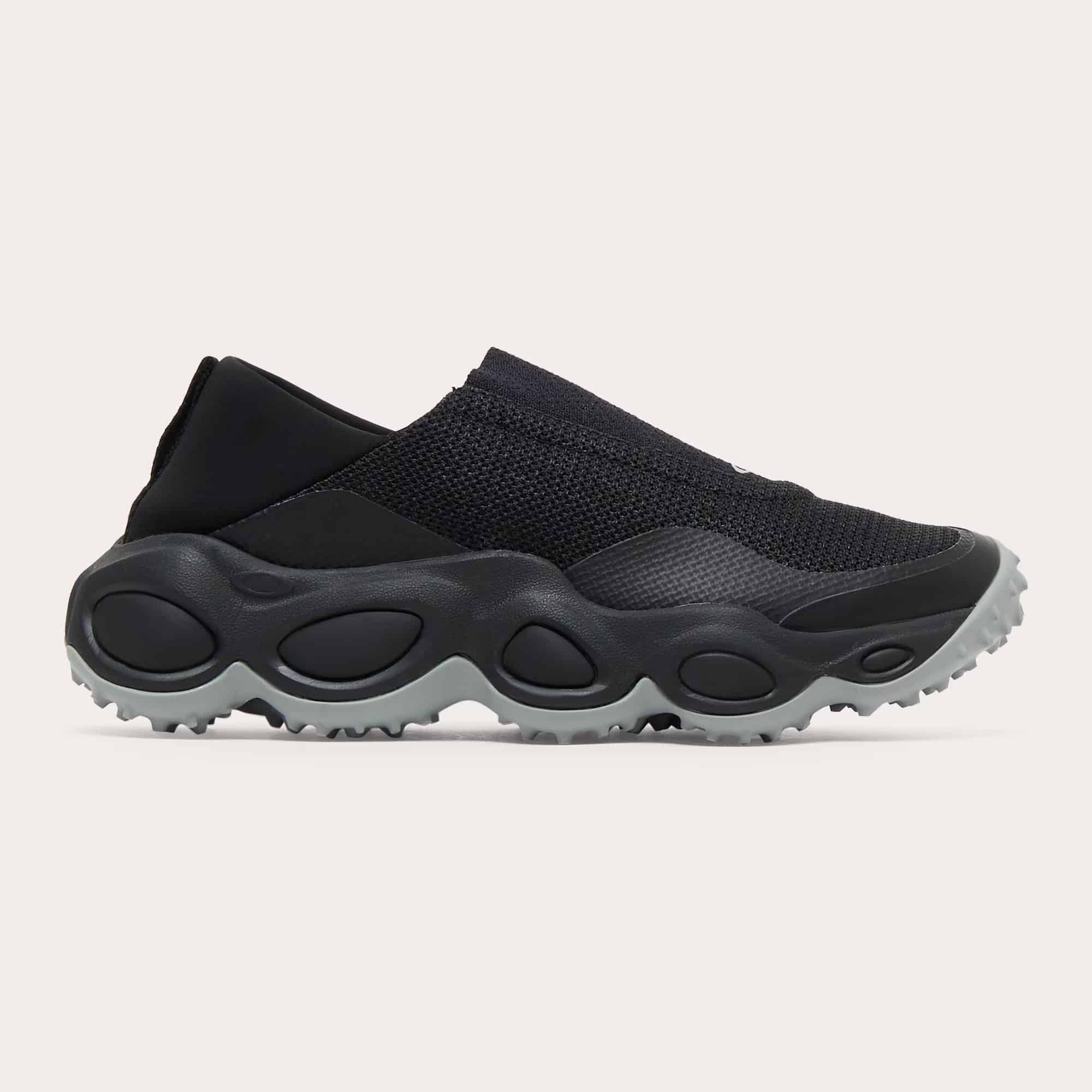 OAKLEY Eon Shift pitch black オークリー イオンシフト FOF100704-021 28.0cm メンズ  スニーカー シューズ サンダル 8056153912358【送料無料 北海道/沖縄/離島を除く】 pitch black 28.0cm