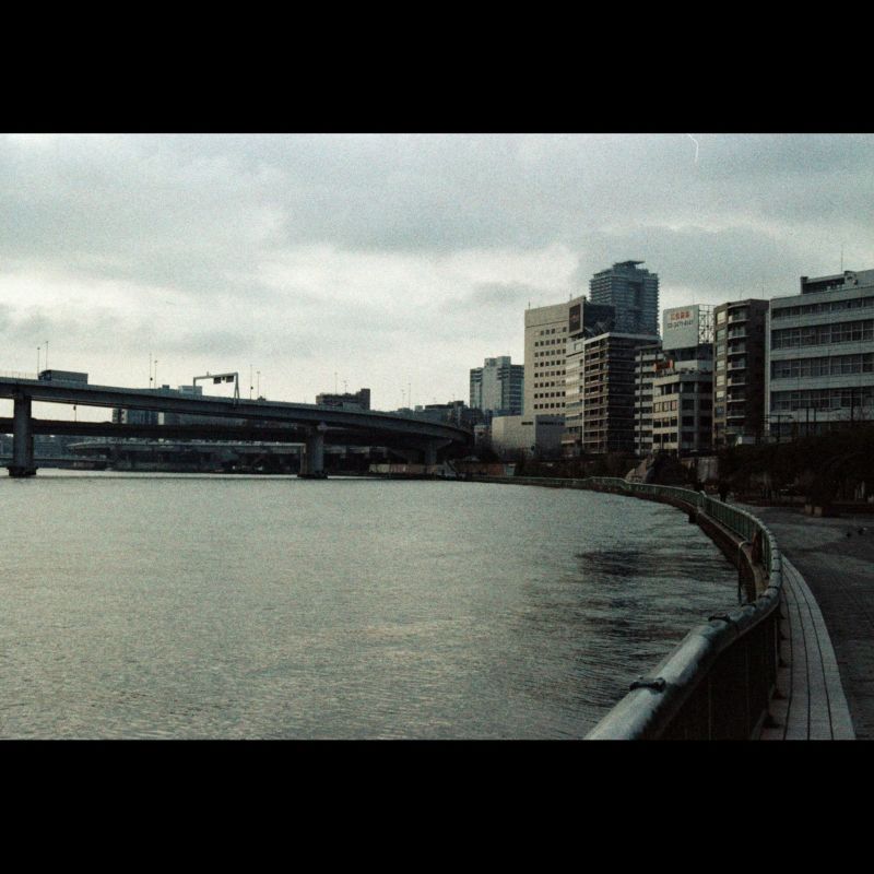 【★12時までのご注文で即日出荷！】エスキュラ Escura 昭和カメラフイルム 24＋6EX [ネガカラーフィルム30枚撮り ISO400]