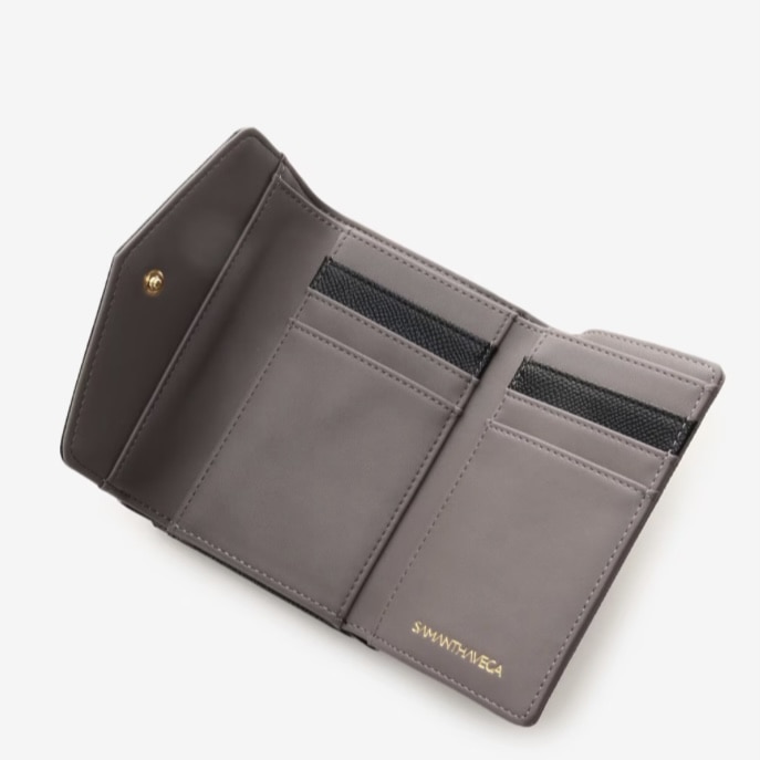 ハートビジュー付き折財布