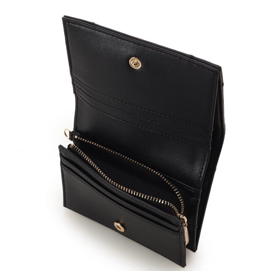 ロゴ金具折財布