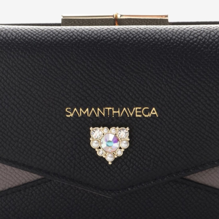 ハートビジュー付き折財布