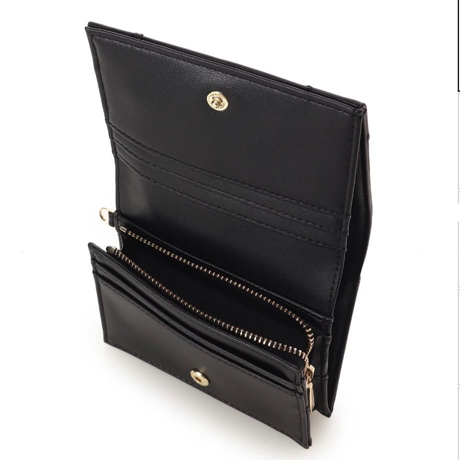 ロゴ金具折財布