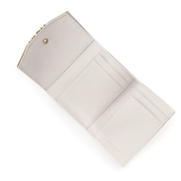 ハートジュエルバー 折財布　グレージュ