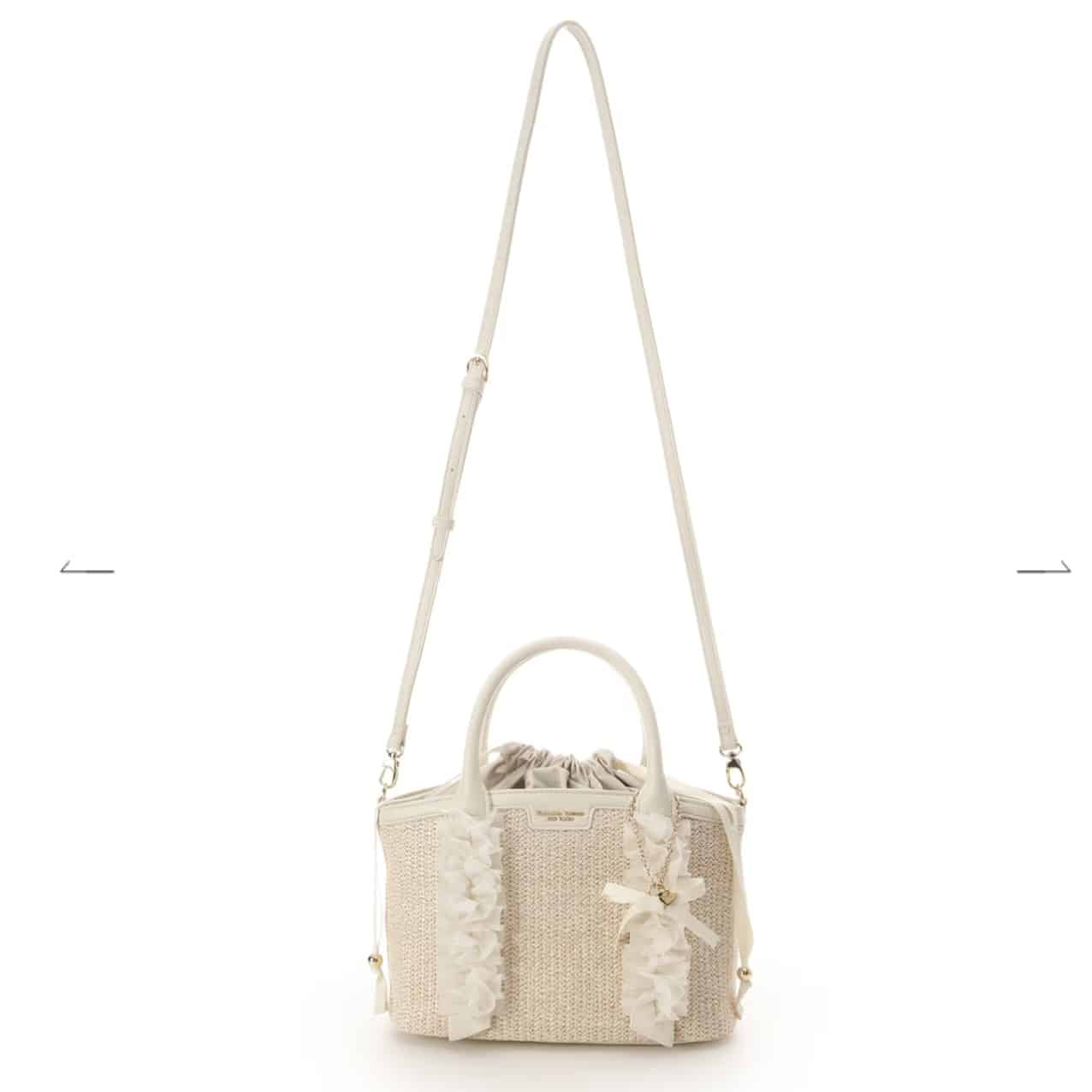 リボンチャーム付き フリルかごバッグ　オフホワイト