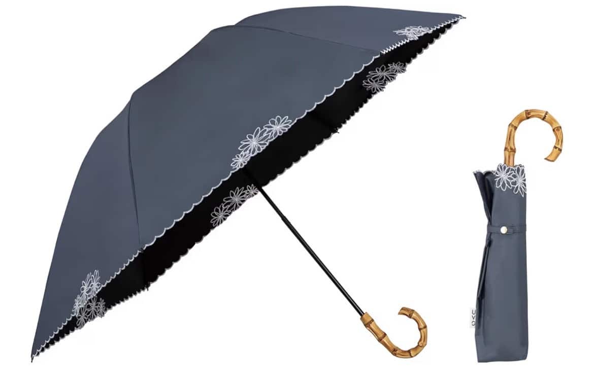 WPC残暑対策で人気の日傘【UVO】（ウーボ）折りたたみ傘　刺繍フラワー　ブルーグレー　旧価格