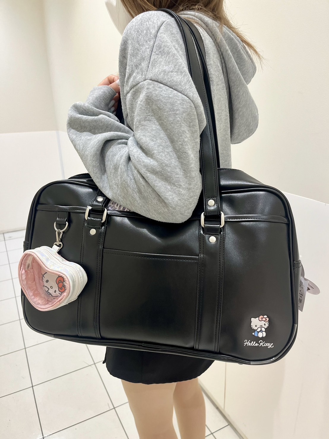 【サンリオ　キティ】 合皮 ハート ポーチ 付 スクール ボストン バッグ (キティ-ブラック)