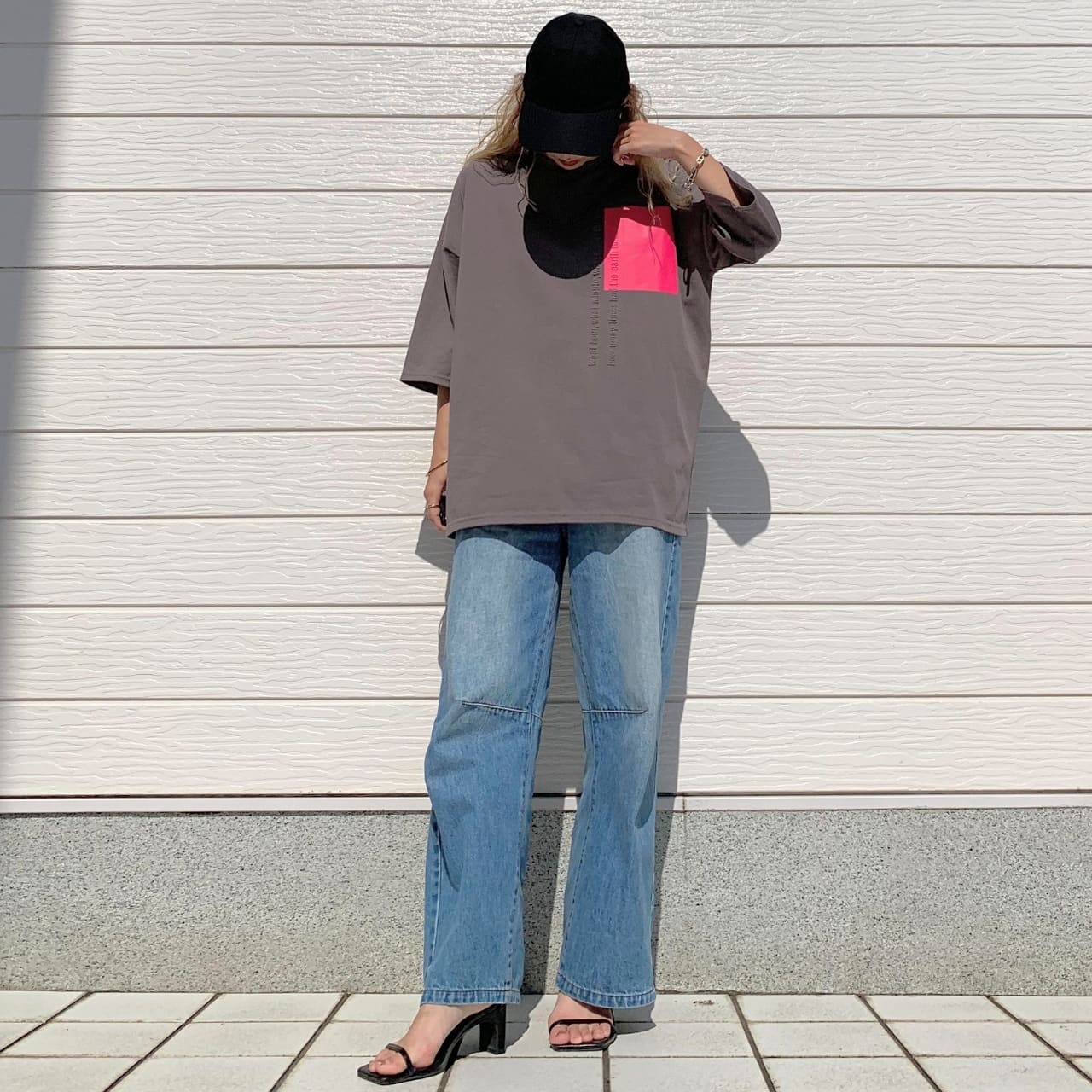 エンボスロゴT チャコールグレー Free