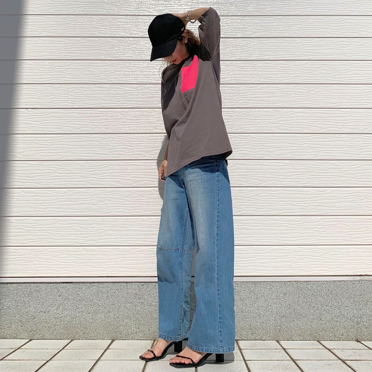 エンボスロゴT チャコールグレー Free