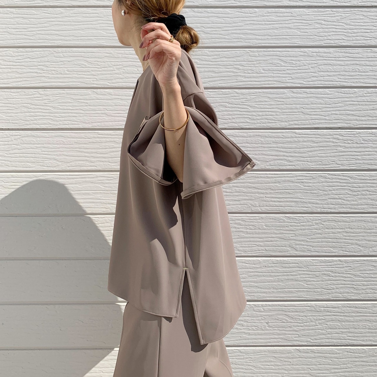 【セットアップ対応アイテム】クルーネック袖スリットブラウス ブラック Free