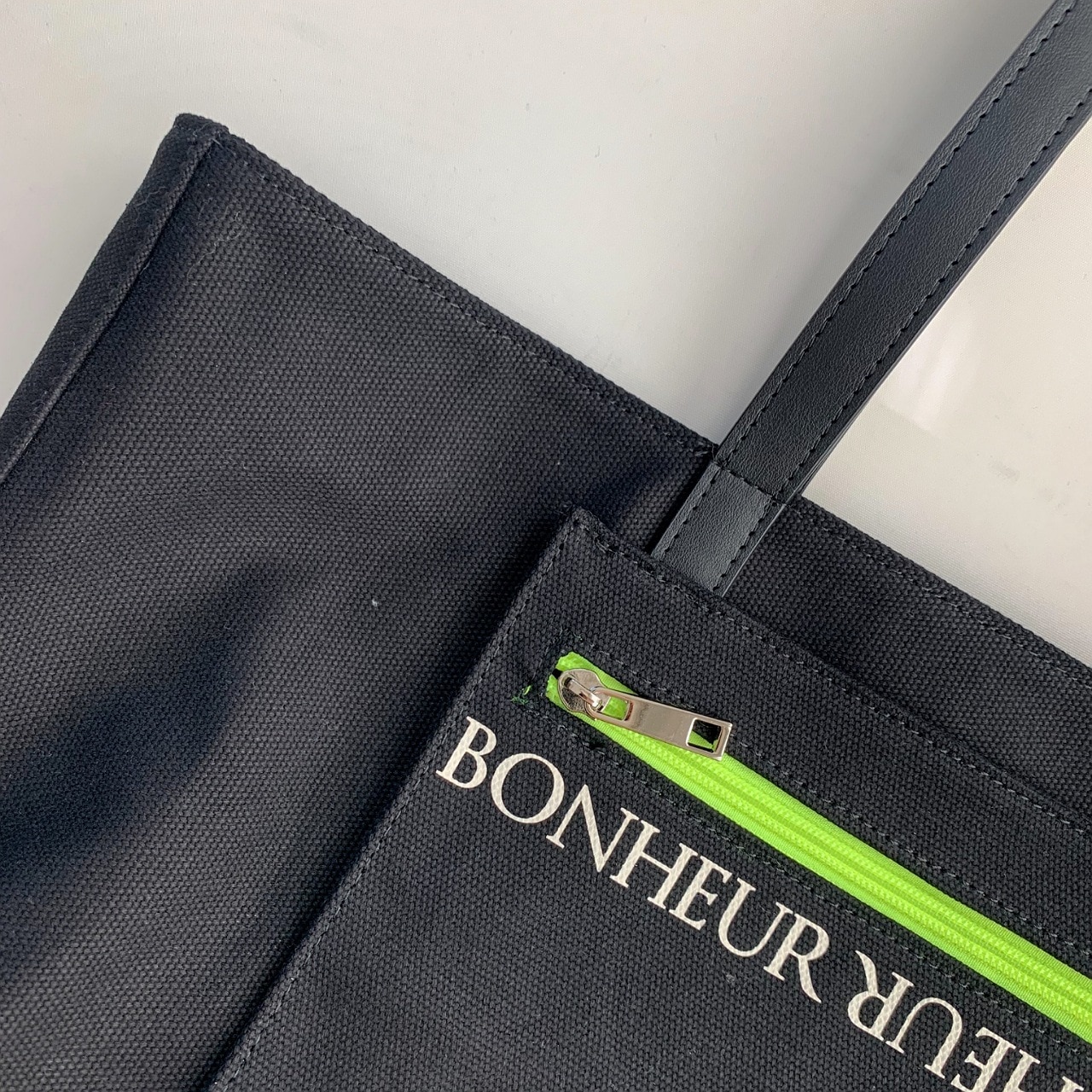 ロゴトート ホワイト Free