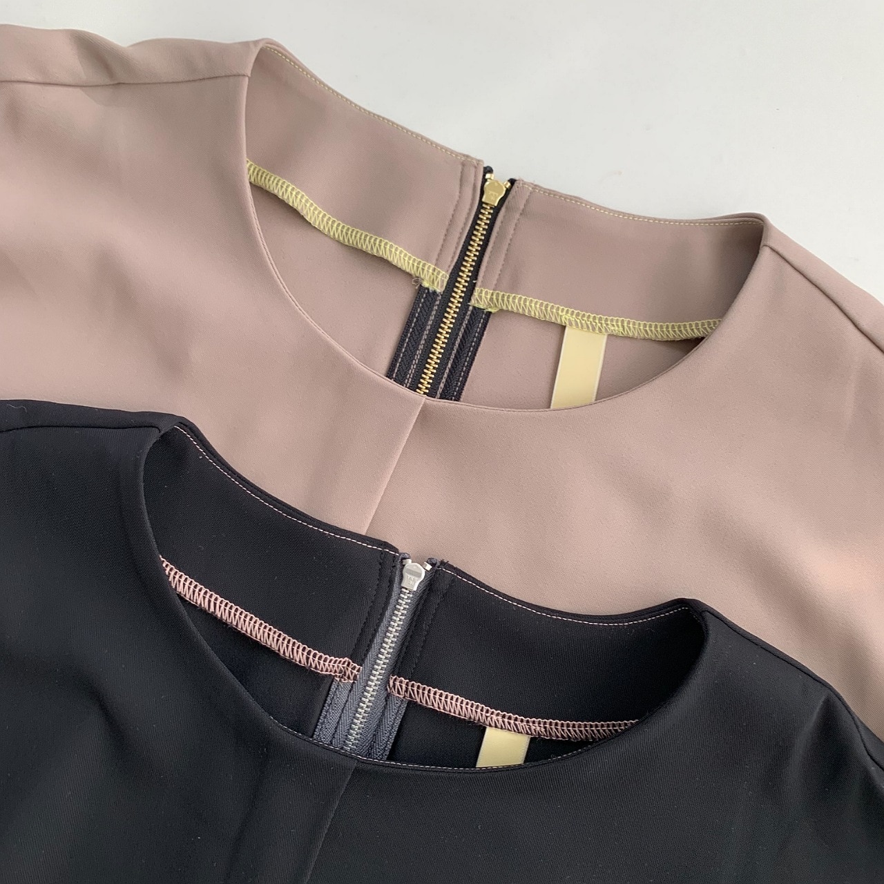 【セットアップ対応アイテム】クルーネック袖スリットブラウス ベージュ Free