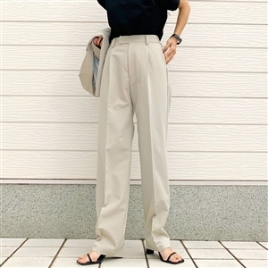 ライトベージュ