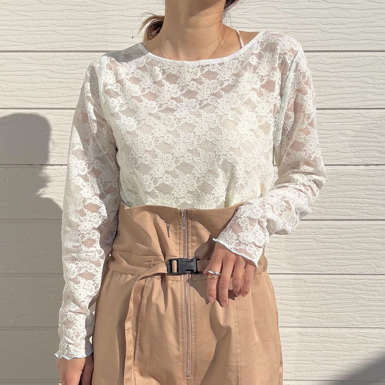 レーシーライントップス