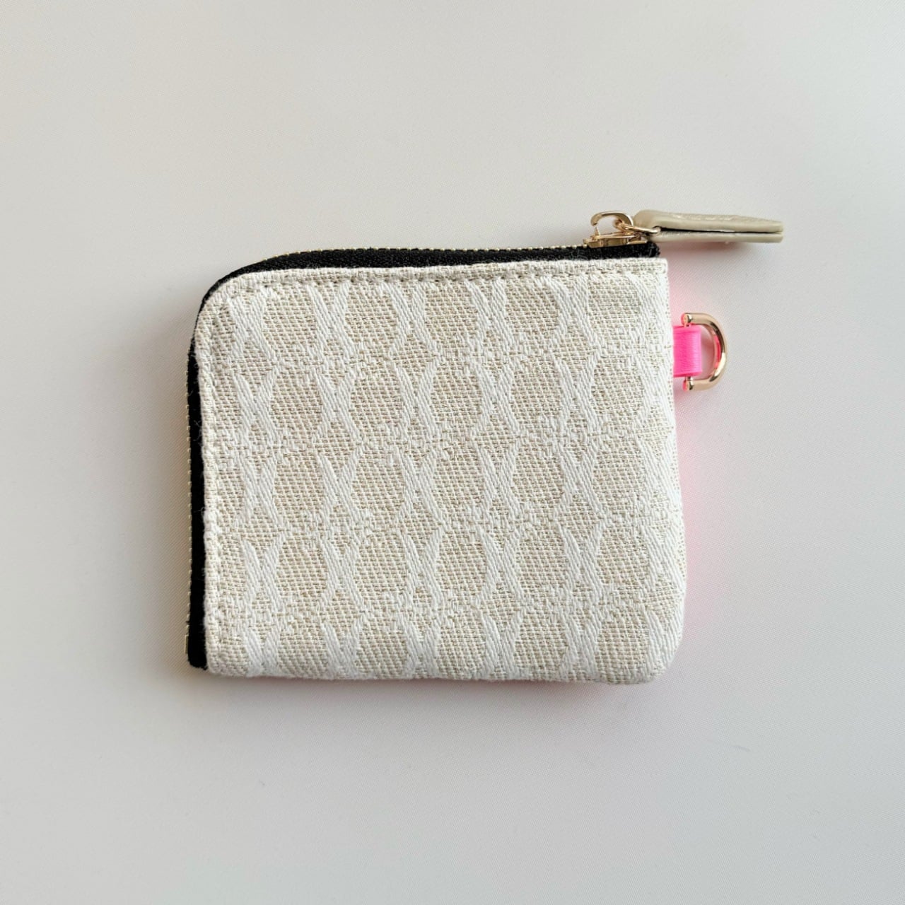 ホワイト×ピンク