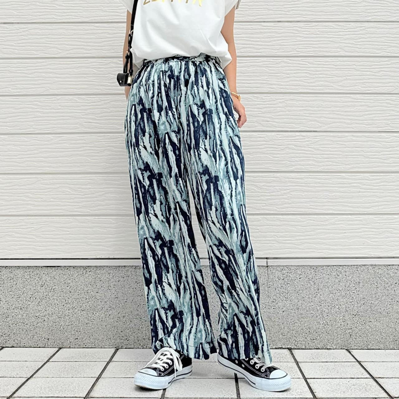 ブルー