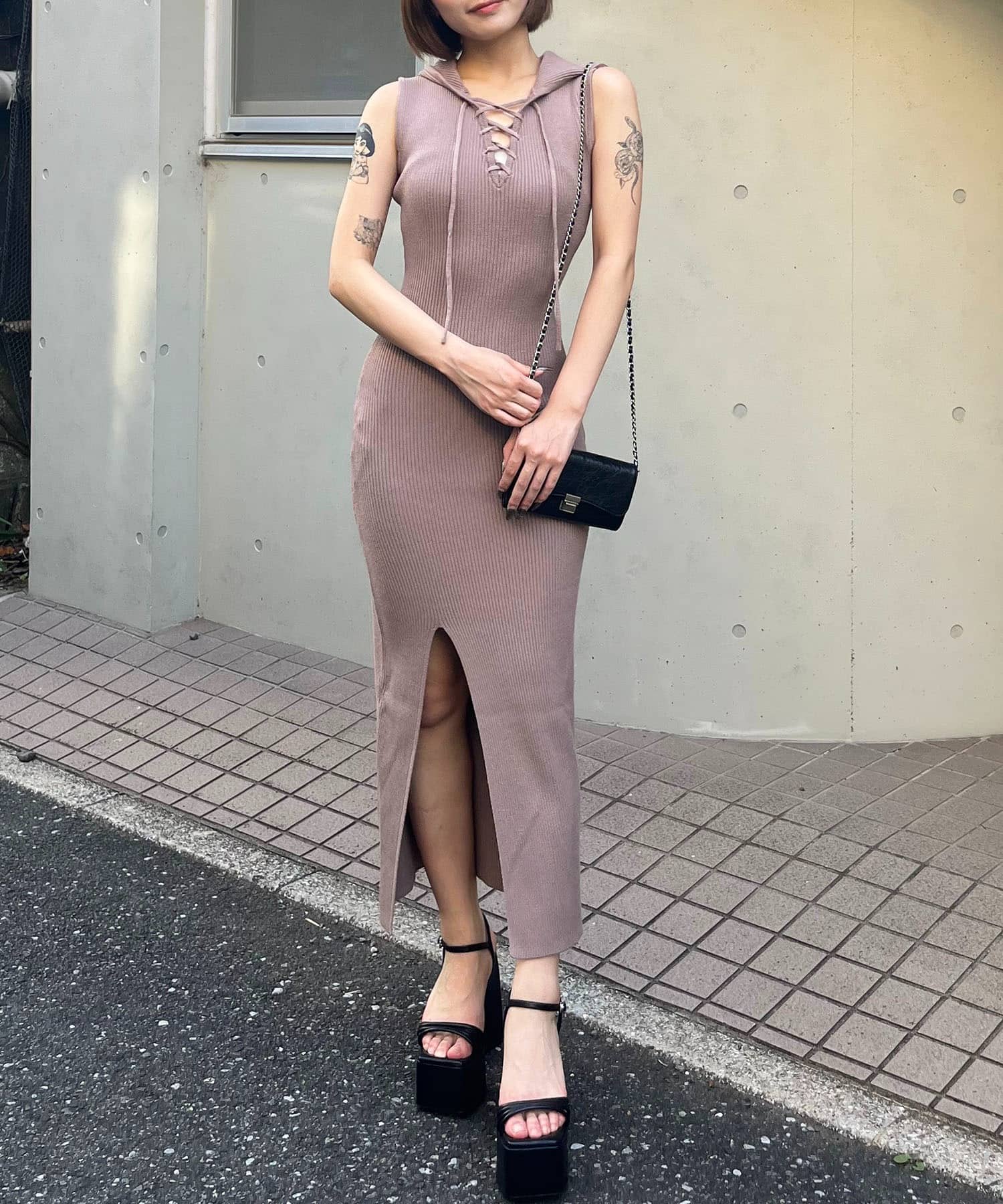 フード付きフロントレースアップロングワンピース ベージュ F