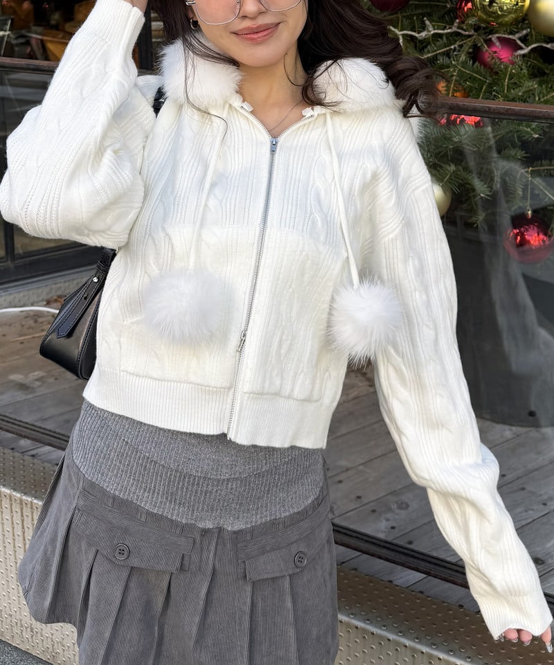 ぽんぽん付きケーブル編みニットショートパーカー ホワイト F