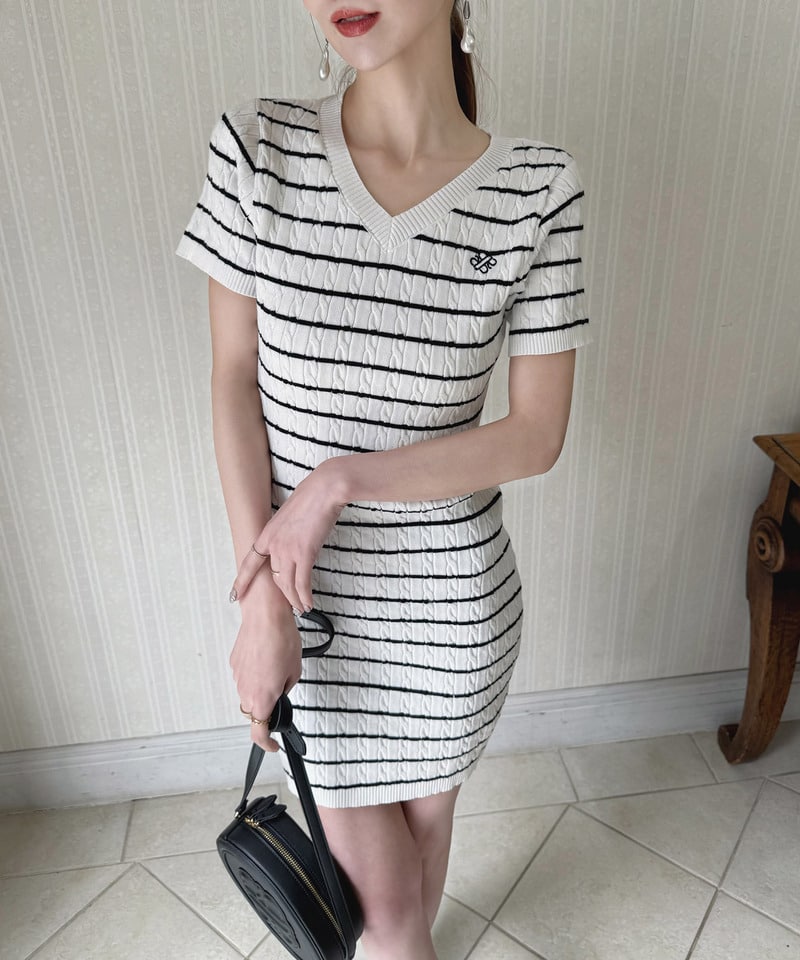 【ONLINE限定カラーあり】ロゴ刺しゅうケーブルニットミニワンピース ボーダー F