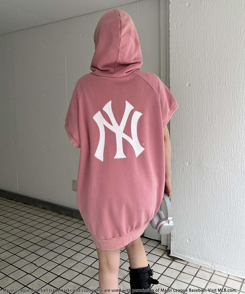 【MLB】スプレーアートロゴBIGパーカー ピンク F