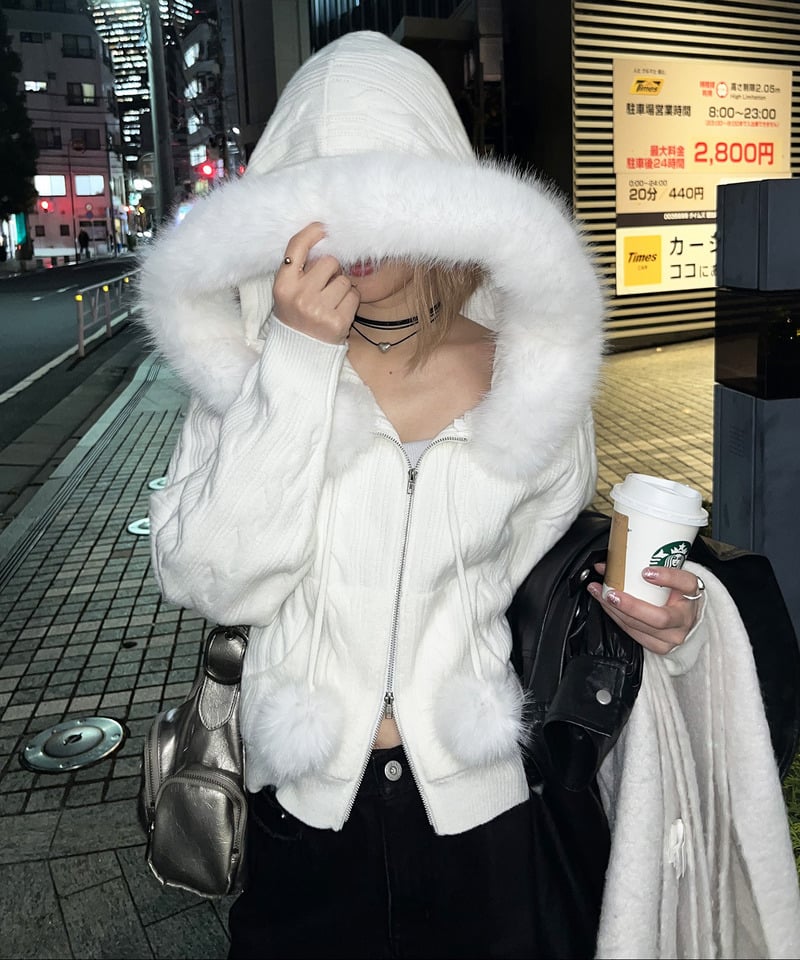 ぽんぽん付きケーブル編みニットショートパーカー(F ホワイト