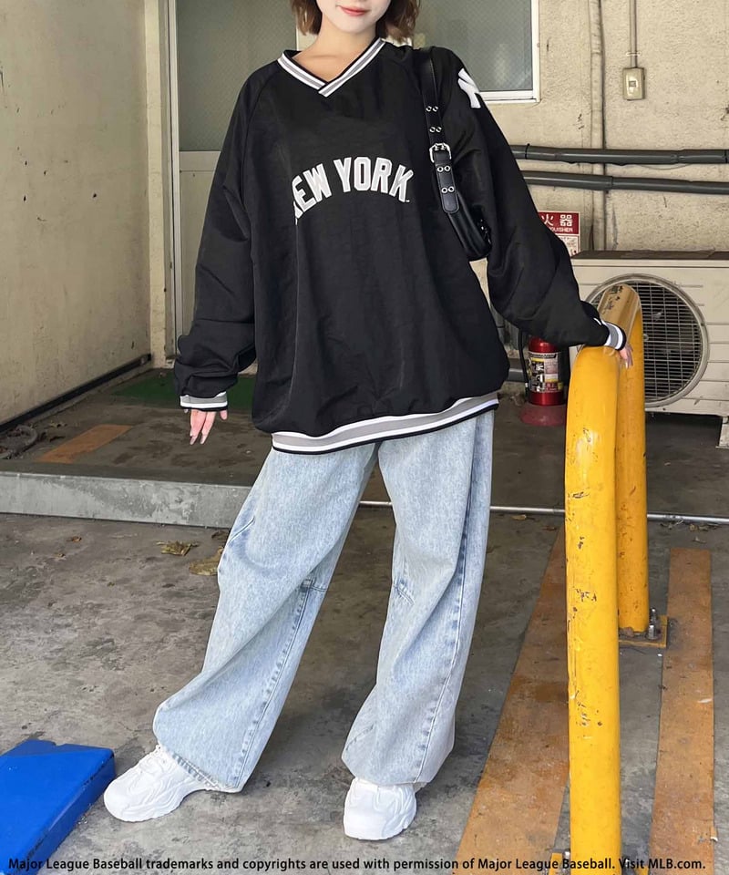 【MLB】刺しゅうロゴナイロンプルオーバー ネイビー F