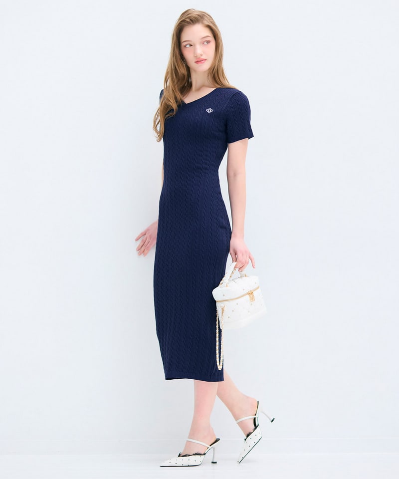 【ONLINE限定カラーあり】ロゴ刺しゅうケーブルニットワンピース ピンク F