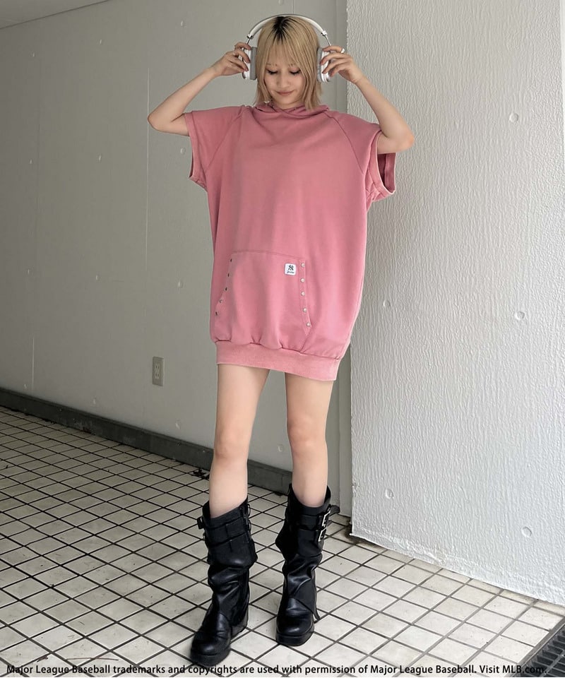【MLB】スプレーアートロゴBIGパーカー ピンク F