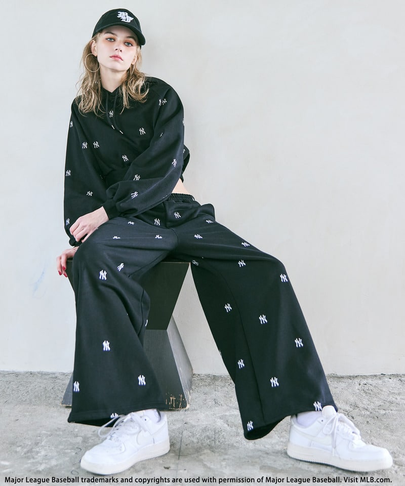 【MLB】総柄刺しゅうロゴフーディセットアップ ブラック F