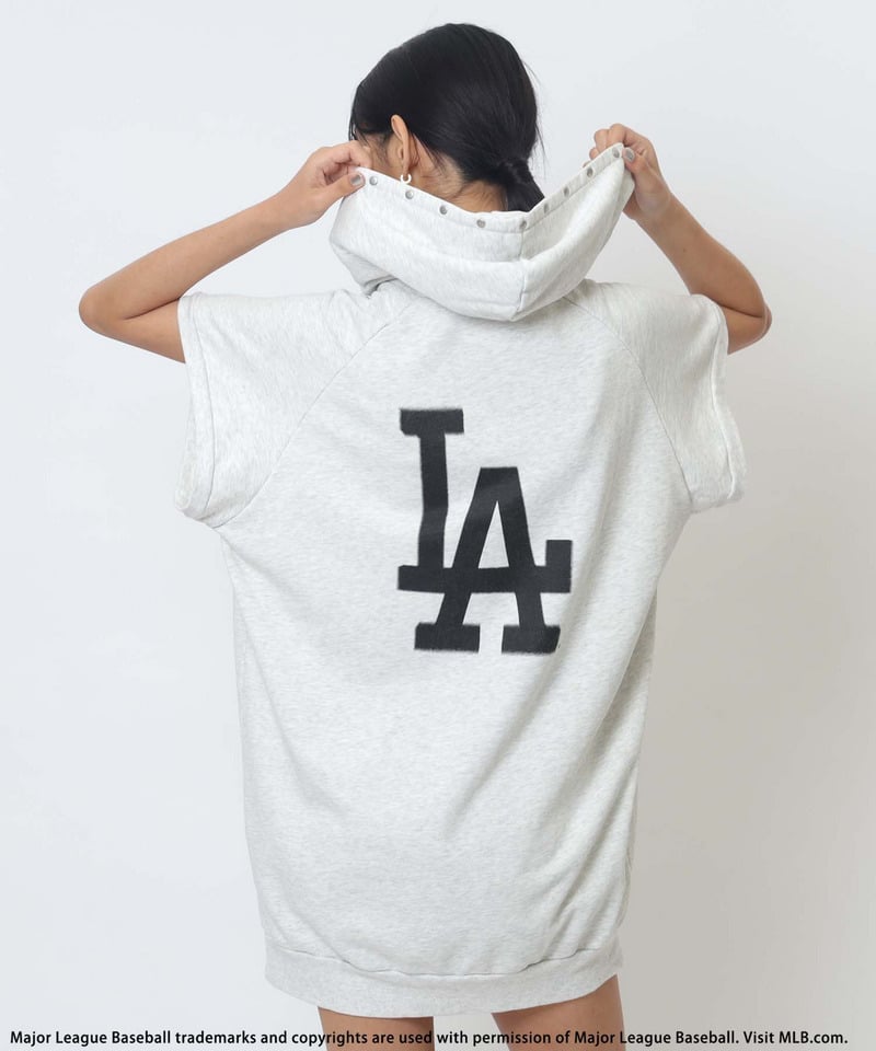 【MLB】スプレーアートロゴBIGパーカー グレー F