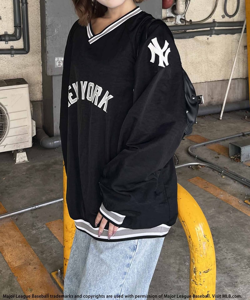 【MLB】刺しゅうロゴナイロンプルオーバー ネイビー F