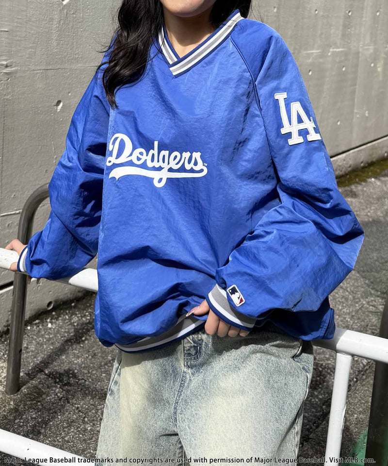 【MLB】刺しゅうロゴナイロンプルオーバー ネイビー F