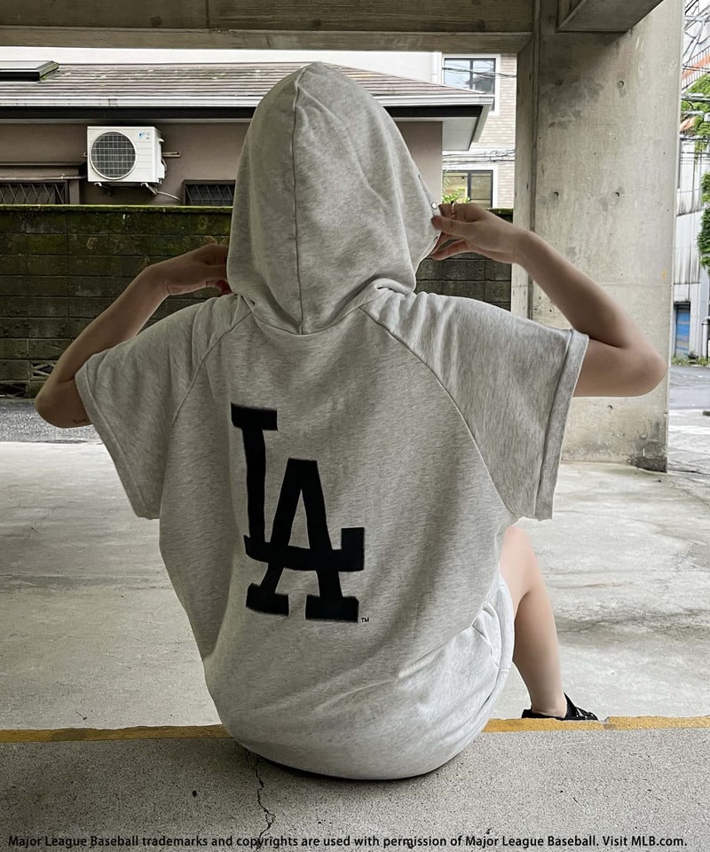 【MLB】スプレーアートロゴBIGパーカー ピンク F