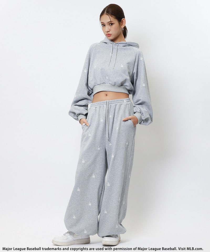 【MLB】総柄刺しゅうロゴフーディセットアップ ブラウン F