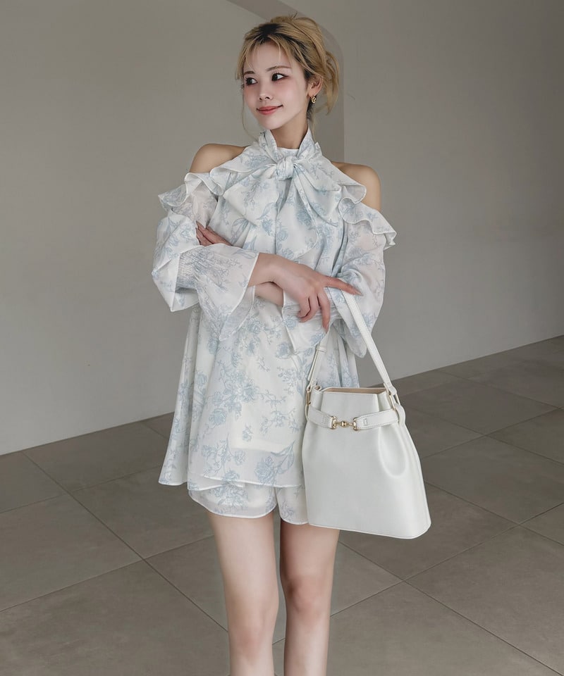 【ONLINE限定カラーあり】リボン付コールドショルダーブラウスセットアップ その他 F