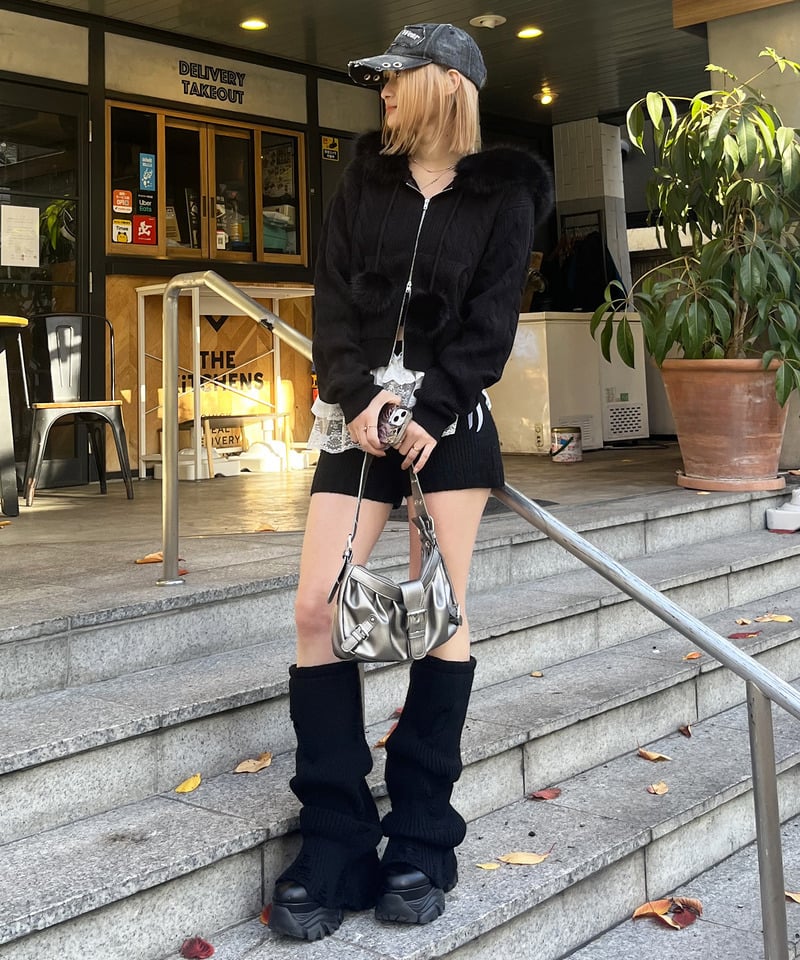 ぽんぽん付きケーブル編みニットショートパーカー ホワイト F