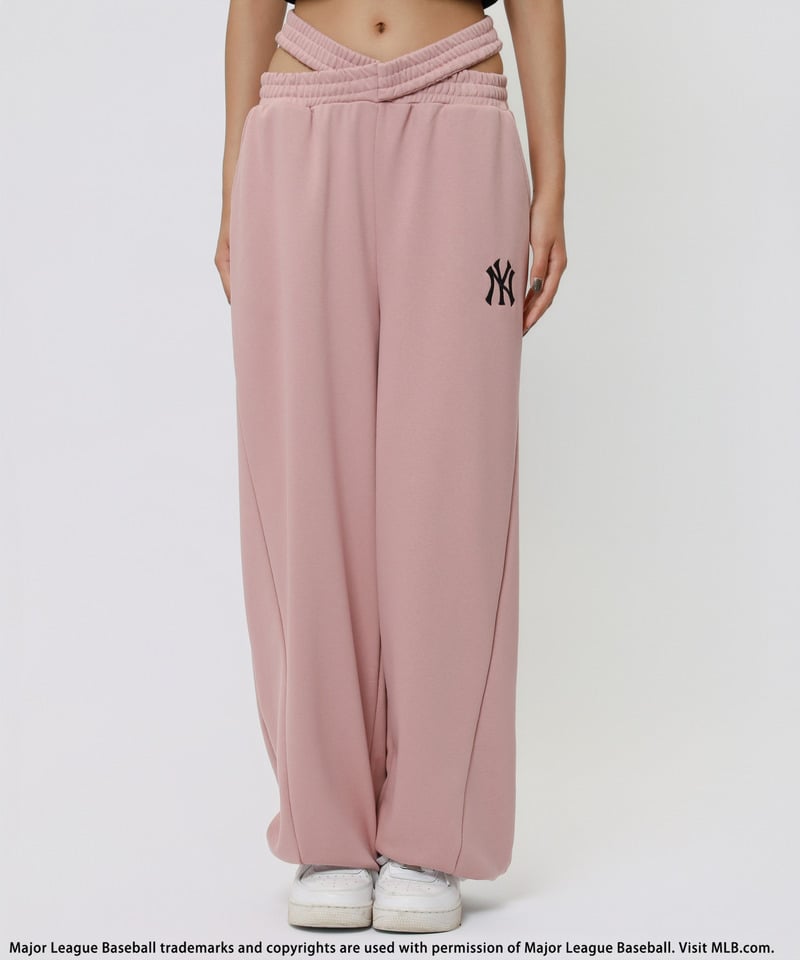 【MLB】刺しゅうロゴウエストカットバレルレッグスウェットパンツ ホワイト F