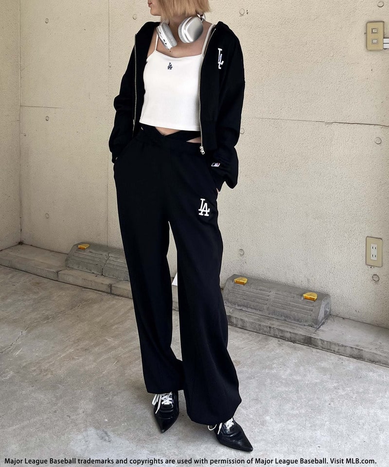 【MLB】刺しゅうロゴウエストカットバレルレッグスウェットパンツ ホワイト F