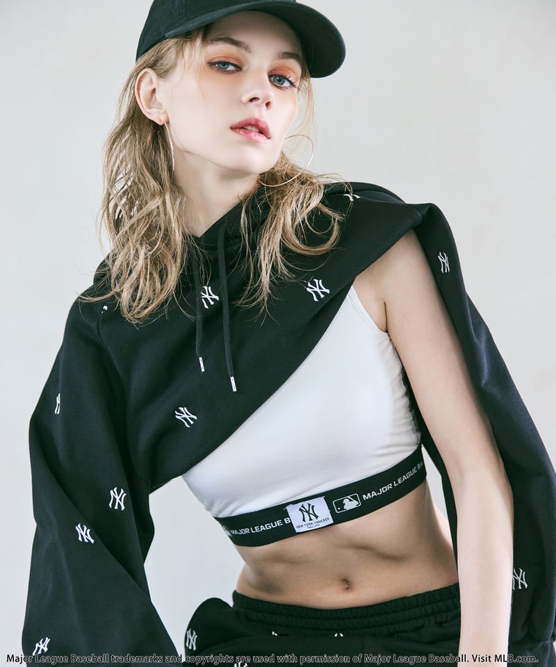 【MLB】総柄刺しゅうロゴフーディセットアップ ブラウン F