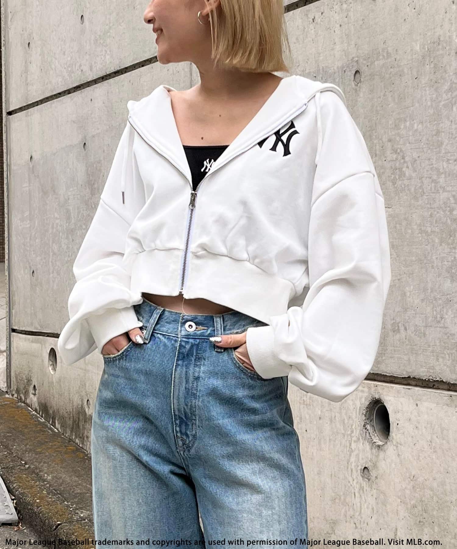 【MLB】刺繍ロゴショートZIPパーカー ホワイト F