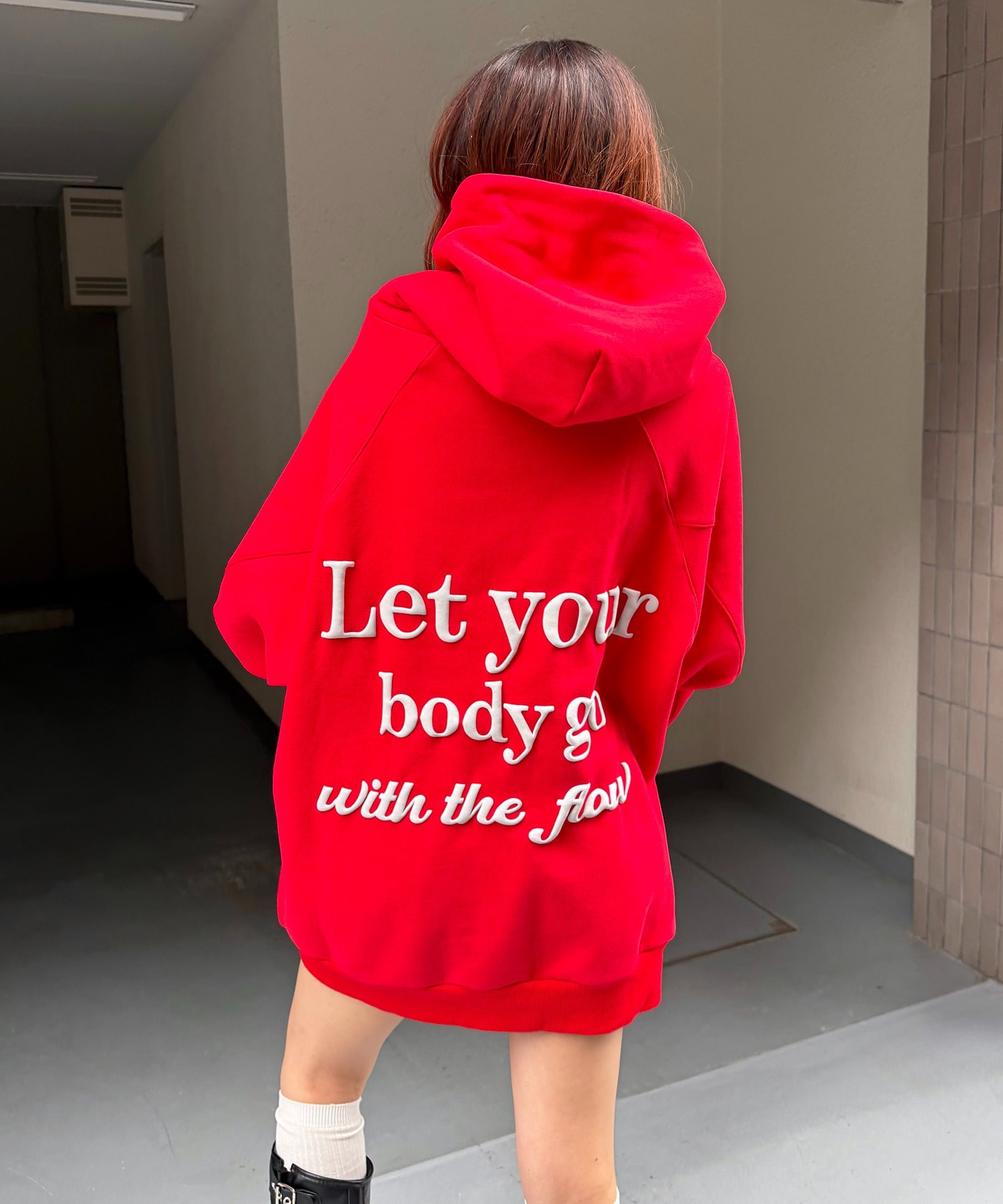 バックロゴドルマンパーカーワンピース(F レッド)｜ スパイラル