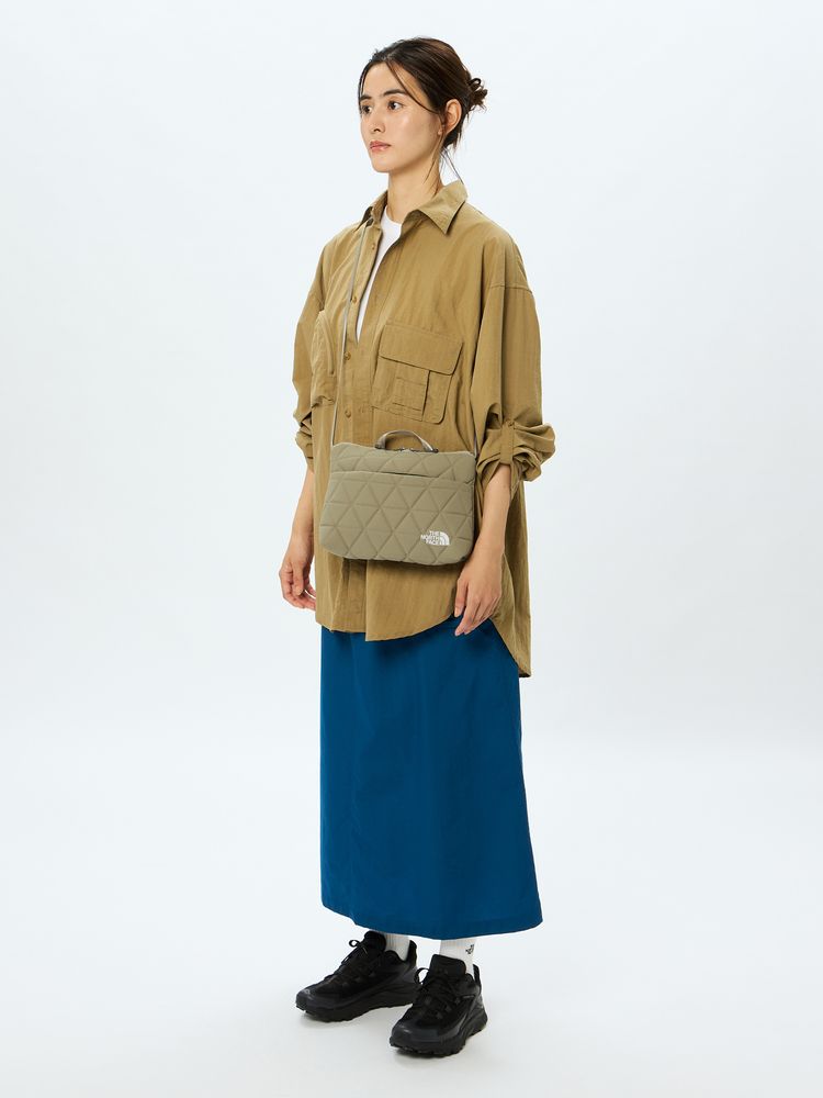 【THE NORTH FACE ザノース フェイス】2025 ショルダーポーチ  Geoface Pouch  ジオフェイスポーチ NM32356  BIパークミスト BIパークミスト ONE SIZE (H18×W24.5×D6.5㎝)