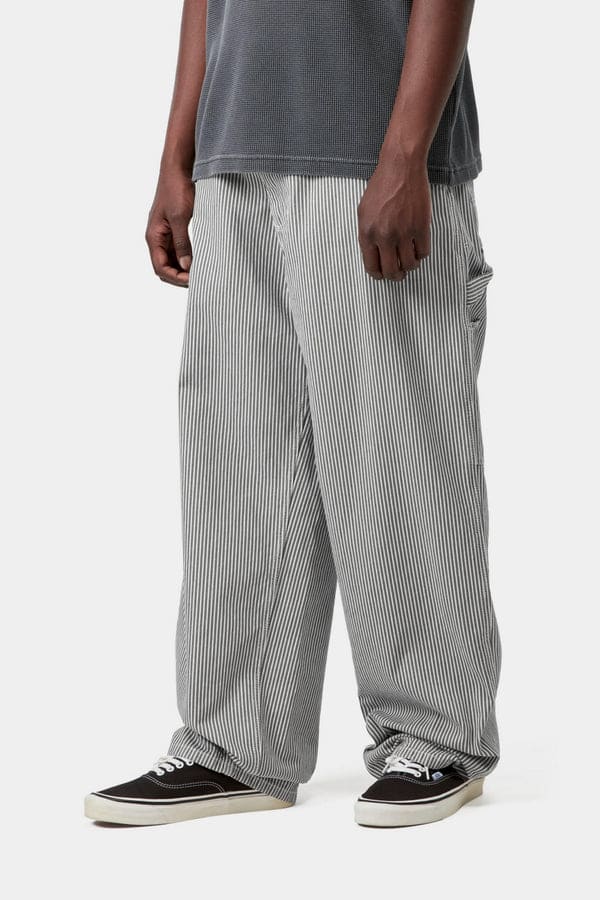 【Carhartt Wip/カーハート ダブルアイピー】I036531 パンツ PANTS MERCER SINGLE KNEE PANT マーサーシングルニーパンツ Mercer Stripe, Graphite / Wax, Stone washed Lサイズ 【送料無料 北海道/沖縄/離島を除く】 Mercer Stripe, Graphite / Wax, Stone washed Lサイズ