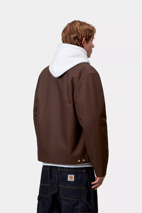 【Carhartt Wip/カーハート ダブルアイピー】2025 ジャケット DETROIT JACKET デトロイトジャケット I015264 Tobacco/Black (S.M.L) 【送料無料 ：北海道/沖縄/離島含を除く】 Tobacco/Black Sサイズ