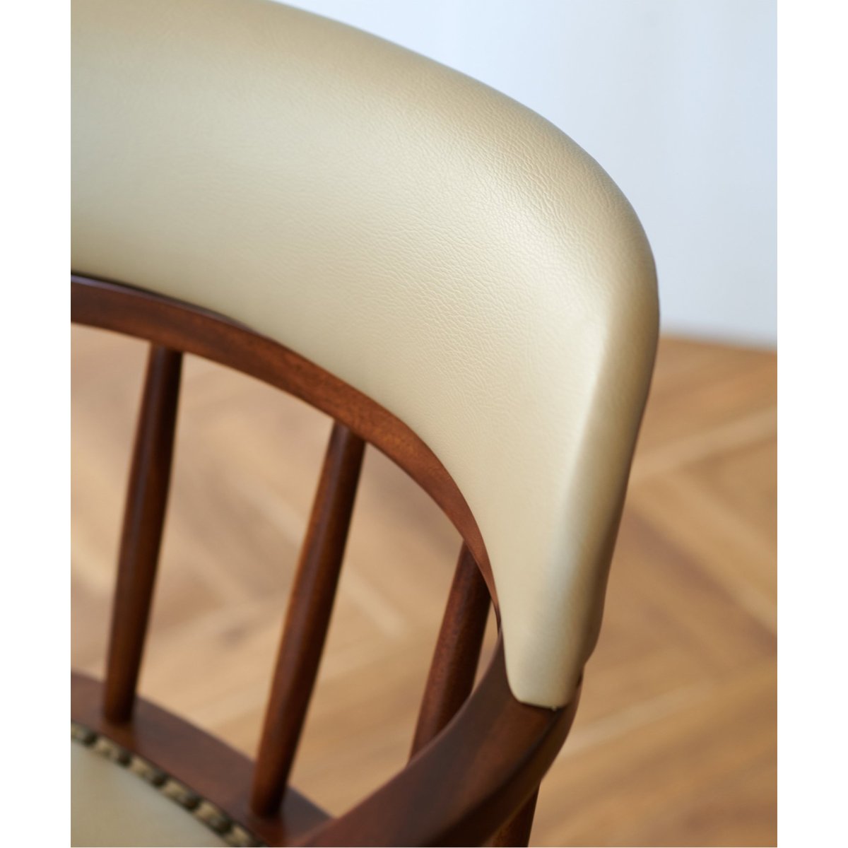 【送料お得な低価格/完成品】OAKS ARM CHAIR_PVC BE オークスアームチェア　704