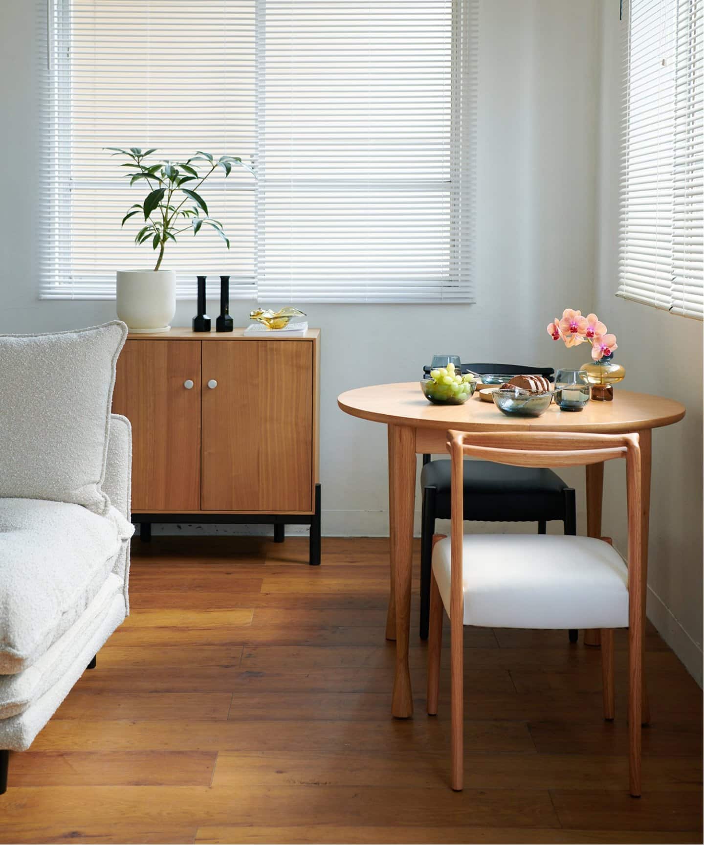 ナチュラルなラウンドテーブル 東谷 Room Essence ラウンドテーブルL ナチュラル Size：70×70×36