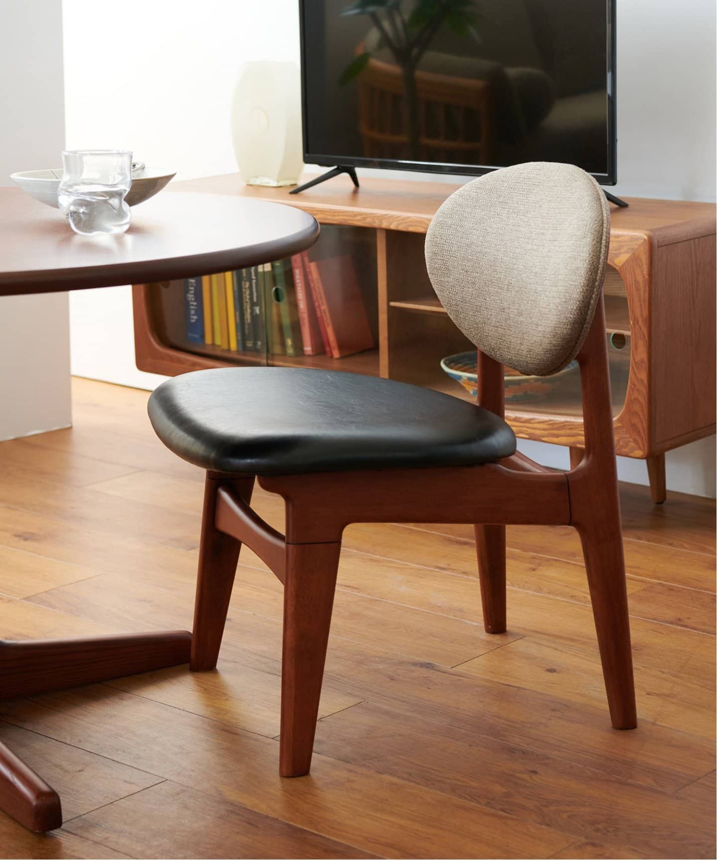 【送料お得な低価格/完成品】TRESTLES LOUNGE CHAIR(BE)　トラッセルラウンジチェア ベージュ　704